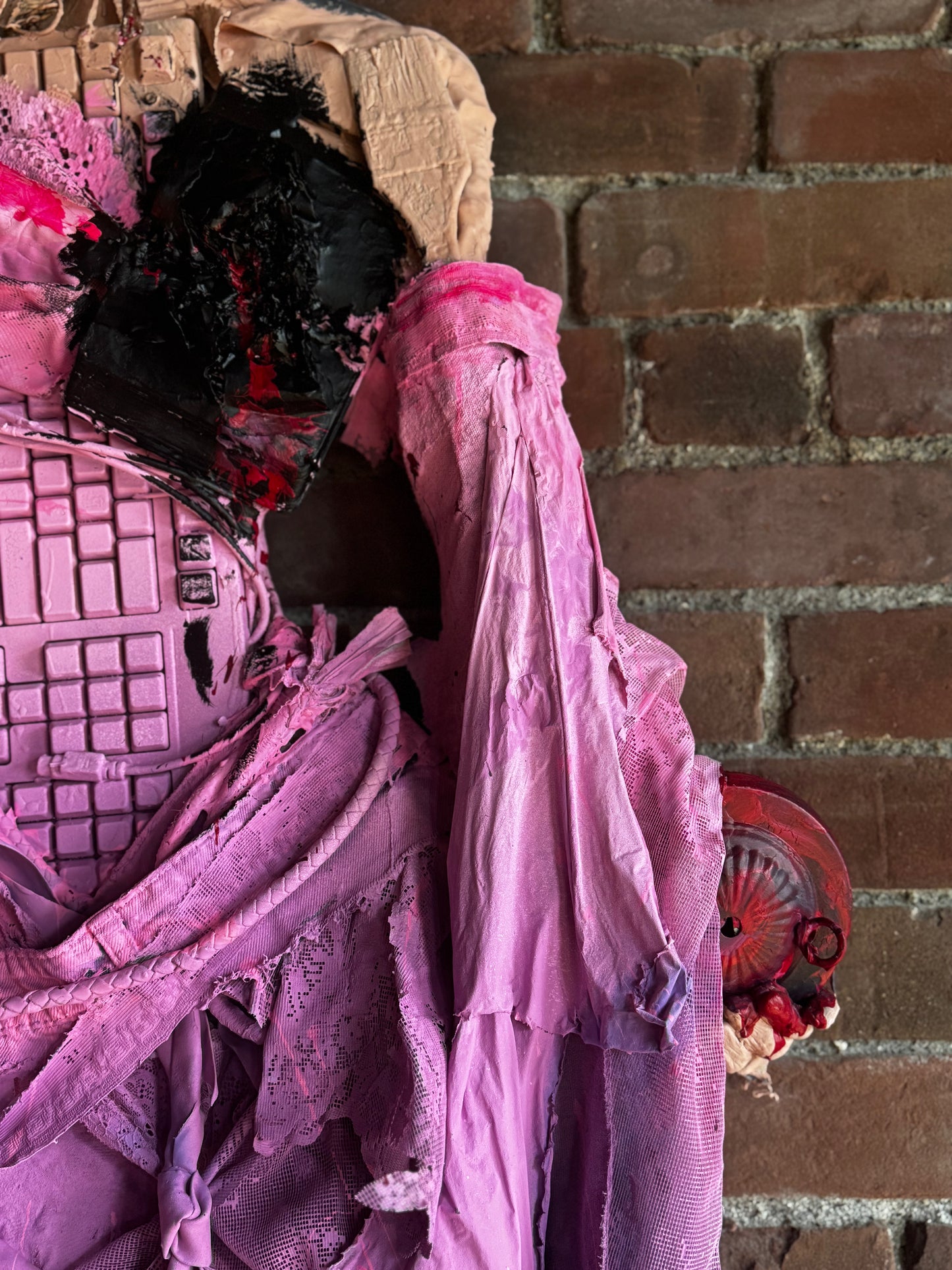 "TRASH ART" - Hole in Heart