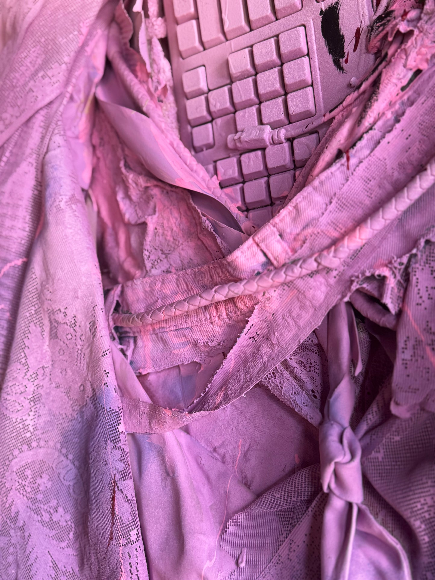 "TRASH ART" - Hole in Heart