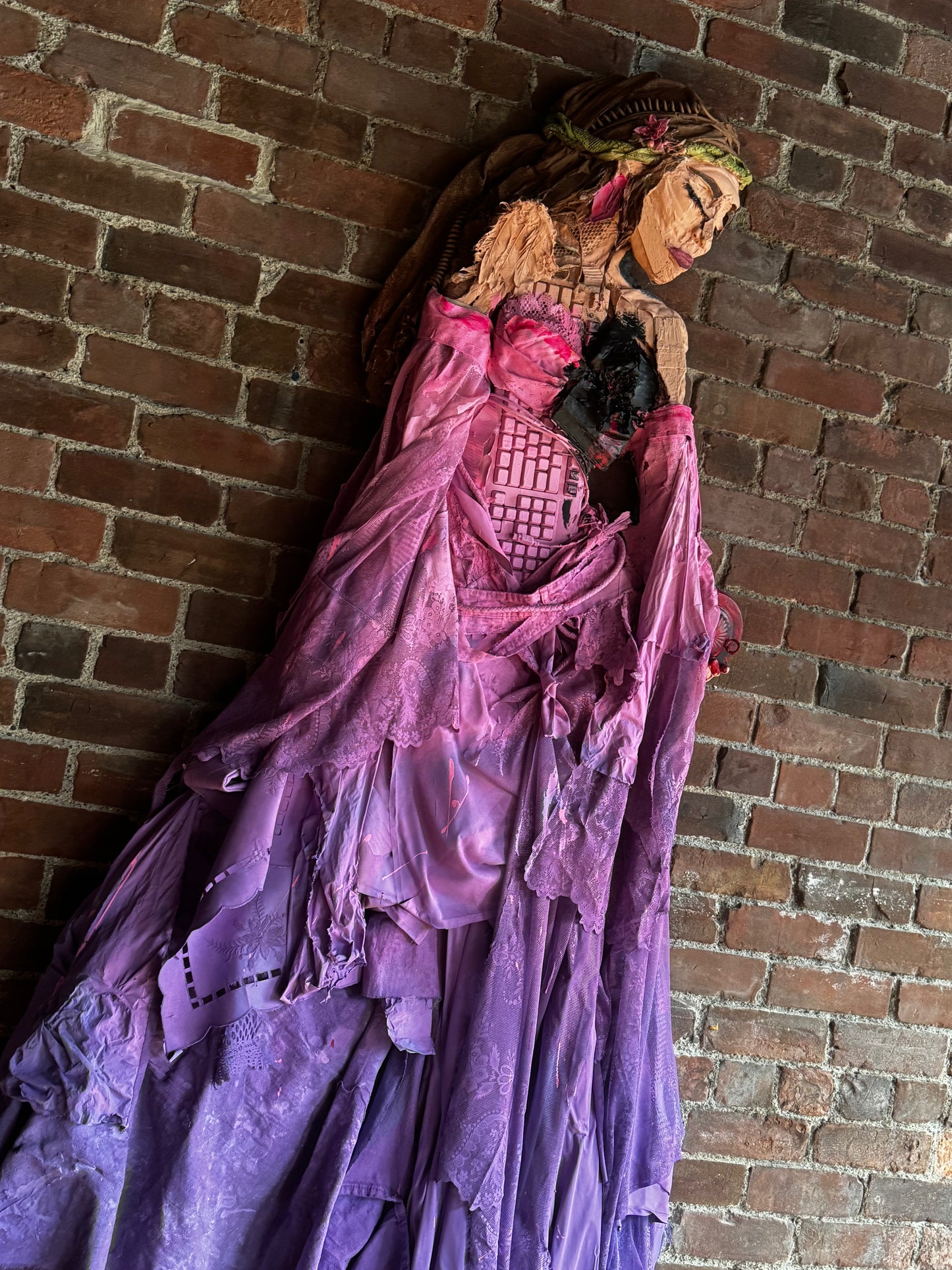 "TRASH ART" - Hole in Heart