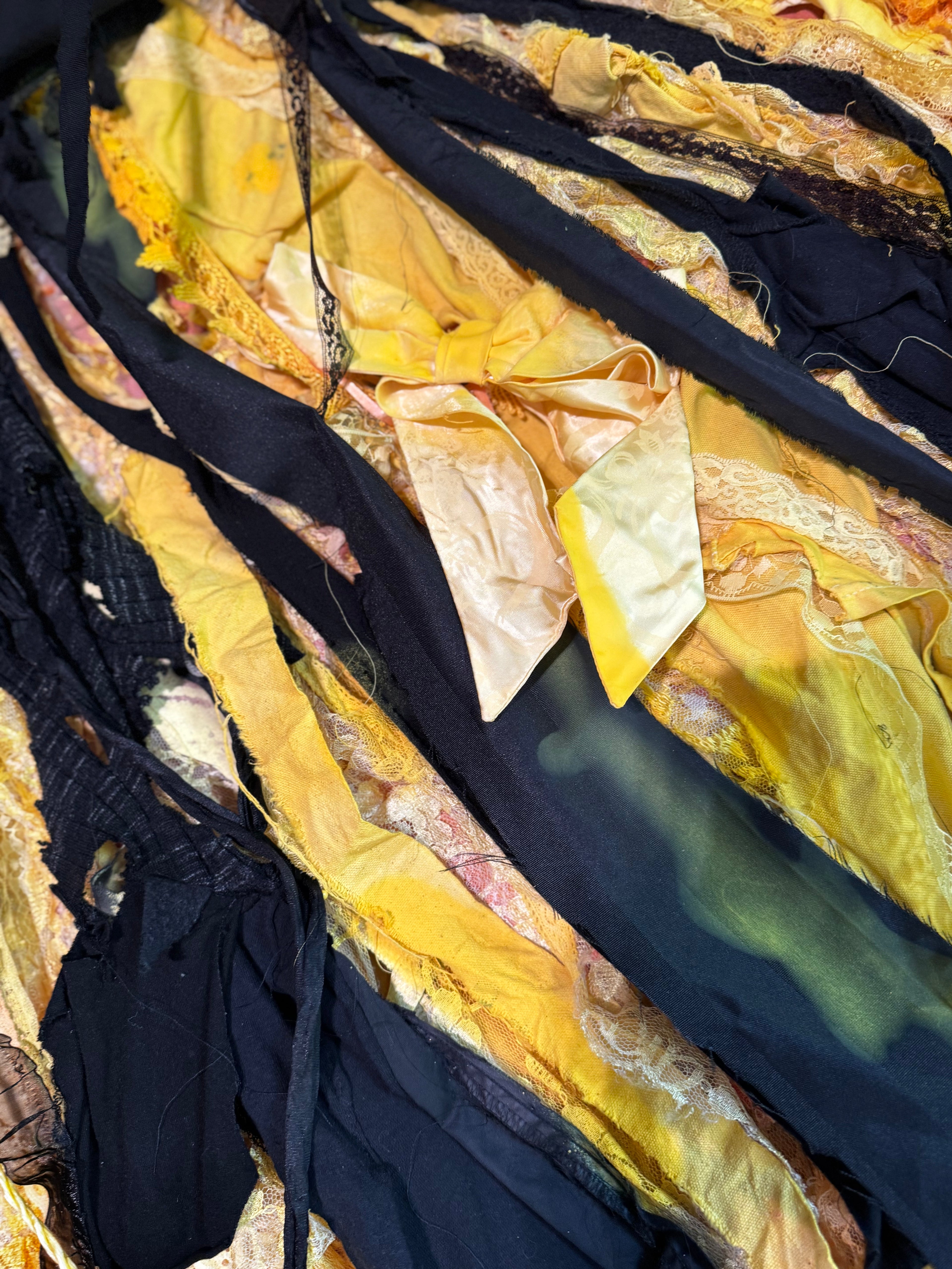 "TAPIZ RECICLADO" -  Black Hole Sun