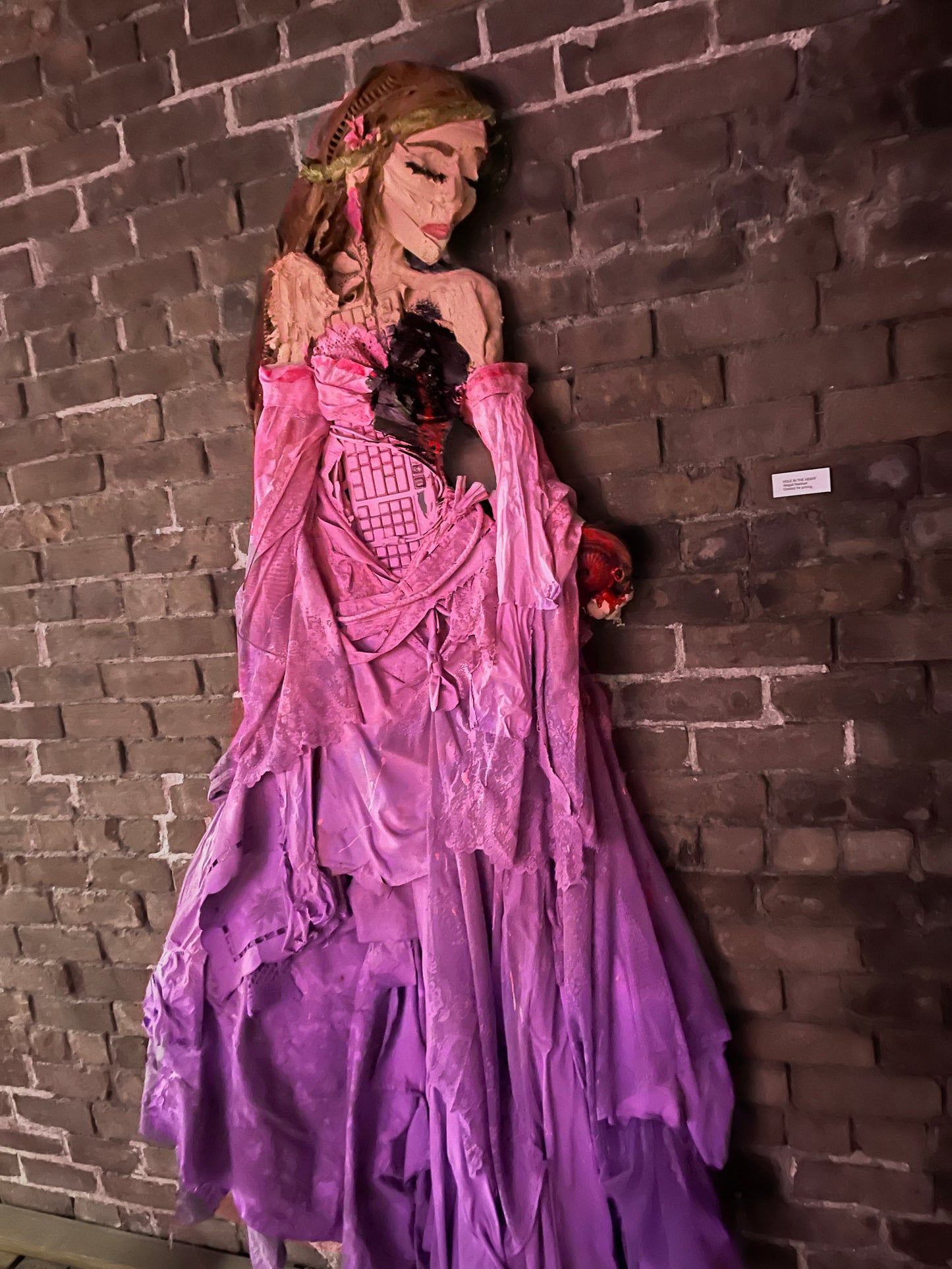 "TRASH ART" - Hole in Heart