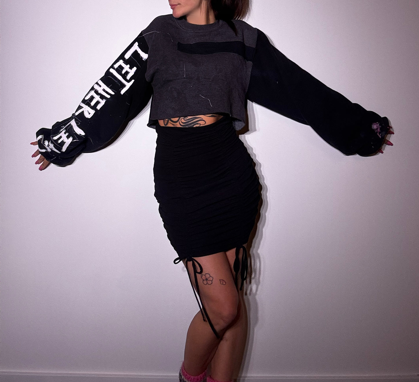 x LET HER LEAD Cropped Sweatshirt Black